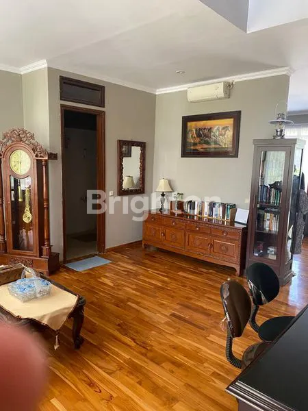 image REPOSISI HARGA BAGI YANG SERIUS RUMAH 2 LT TATAR LARANG TAPA KOTA BARU PARAHYANGAN - FULL FURNISHED (4)