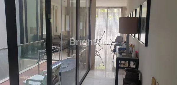 image RUMAH MEWAH PLATINUM GRAHA FAMILI SURABAYA BARAT DEKAT PAKUWON MALL (1)