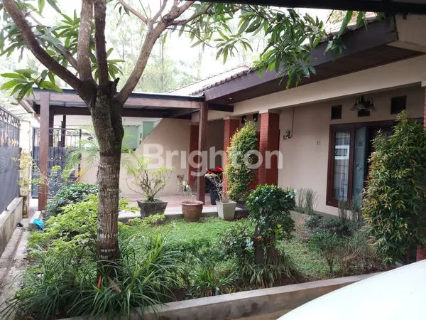image RUMAH MEWAH  2 LANTAI DI JALAN JUANDA (1)