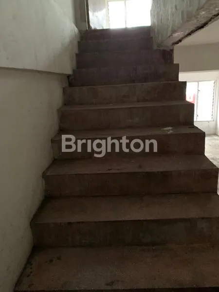 image RUKO 3.5LANTAI PUSAT BISNIS JALAN RAYA KEMBAR, PUCANG ANOM TIMUR, SURABAYA (3)