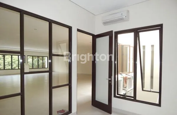 image RUKO MEWAH STRATEGIS, PINGGIR JALAN RAYA, COCOK UNTUK CAFE, SHOW ROOM ATAU USAHA LAINNNYA. (1)