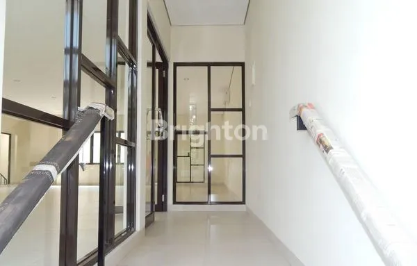 image RUKO MEWAH STRATEGIS, PINGGIR JALAN RAYA, COCOK UNTUK CAFE, SHOW ROOM ATAU USAHA LAINNNYA. (5)
