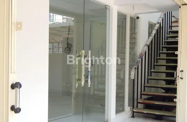 image RUKO MEWAH STRATEGIS, PINGGIR JALAN RAYA, COCOK UNTUK CAFE, SHOW ROOM ATAU USAHA LAINNNYA. (8)