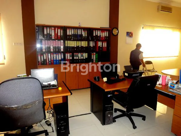 image PERKANTORAN ADA TEMPAT TINGGAL, LOKASI STRATEGIS (6)