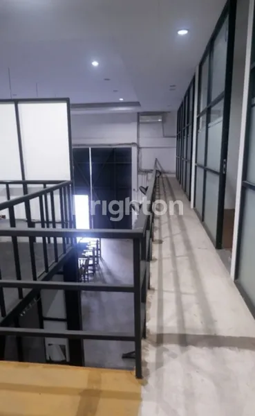 image SIAP PAKAI GUDANG DAN COWORKING SPACE RAYA LIDAH WETAN, MENGANTI (7)