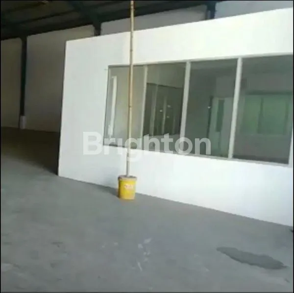 image GUDANG DI MAYJEND SUNGKONO KEBOMAS GRESIK  (2)