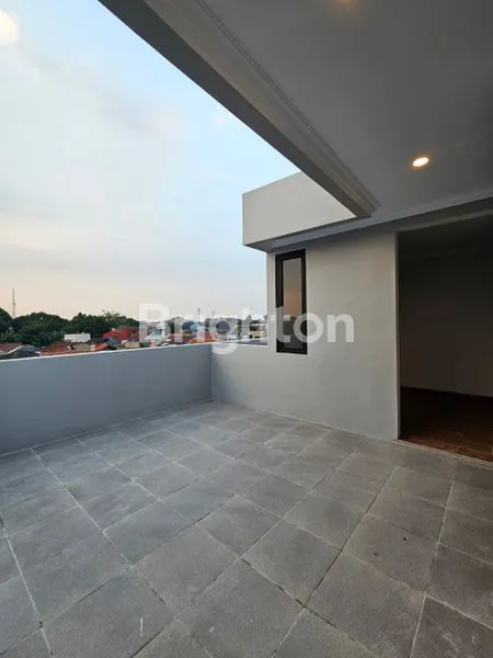 image RUMAH MEWAH 3 LANTAI VASTU JAKARTA GARDEN CITY CAKUNG JAKARTA TIMUR (3)