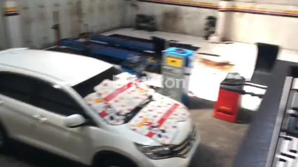 RUMAH USAHA DIPINGGIR JALAN MAGELANG