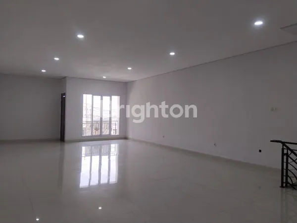 image RUKO BARU JALAN PANJANG, SUKABUMI SELATAN, 3½ LANTAI, PARKIR LUAS MUAT 6 MOBIL (4)