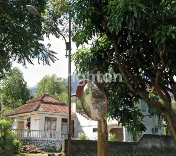 RUMAH ADA DUA  BANGUNAN AREA PALALANGON  - ADA ROOFTOP -  5 MENIT DARI TEMPAT WISATA GUNUNG PUNTANG - VIEW  BANDUNG & BANJARAN  CIMAUNG