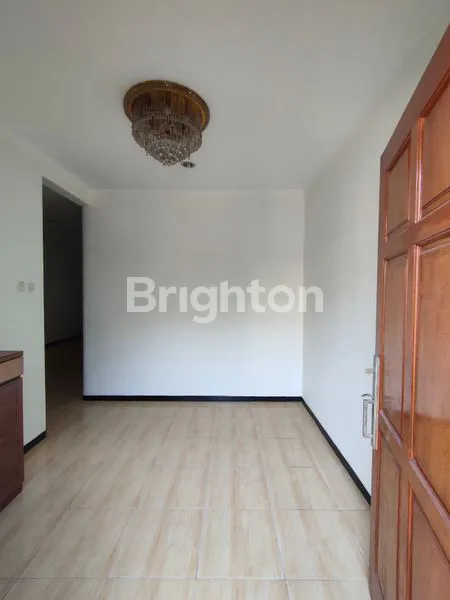 image RUMAH 2.5 LANTAI SIAP HUNI DI LINGKUNGAN NYAMAN DAN ASRI (2)