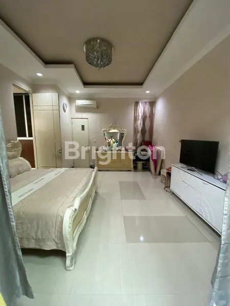 image RUMAH SIAP HUNI DI ASEM ROWO FULL BANGUNAN TINGKAT FULL FURNISHING (4)