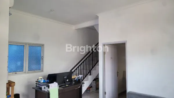 image RUMAH 2 LANTAI  BERSIH TERAWAT DI PERUMAHAN REGENCY (2)