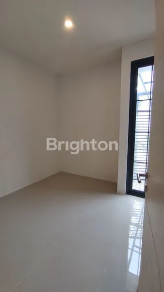 image RUMAH MODERN MINIMALIS DI PERUMAHAN ELIT RANDUAGUNG SINGOSARI MALANG (8)