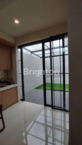 image RUMAH MODERN MINIMALIS DI PERUMAHAN ELIT RANDUAGUNG SINGOSARI MALANG (4)