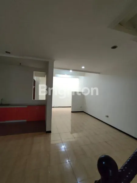 image RUMAH 2.5 LANTAI SIAP HUNI DI LINGKUNGAN NYAMAN DAN ASRI (8)