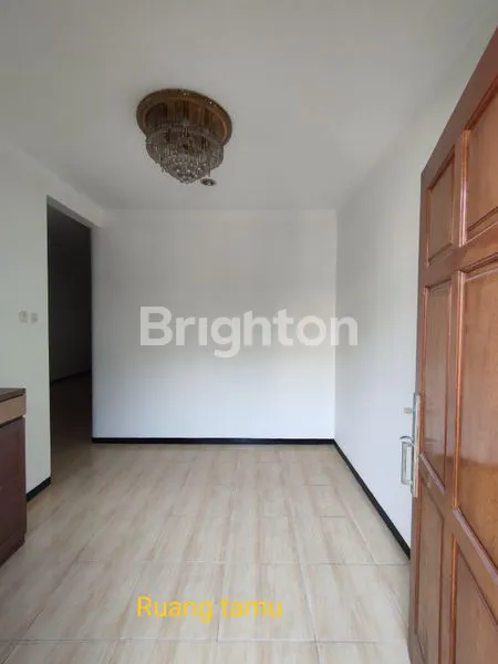 image RUMAH 2.5 LANTAI SIAP HUNI DI LINGKUNGAN ASRI DAN NYAMAN (2)