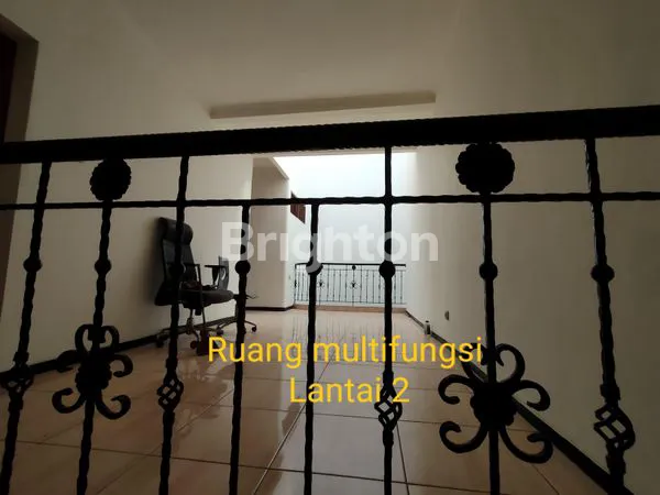 image RUMAH 2.5 LANTAI SIAP HUNI DI LINGKUNGAN ASRI DAN NYAMAN (6)