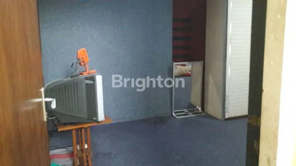 image RUMAH PETEMON 2 LANTAI SHM, UTARA  (5)