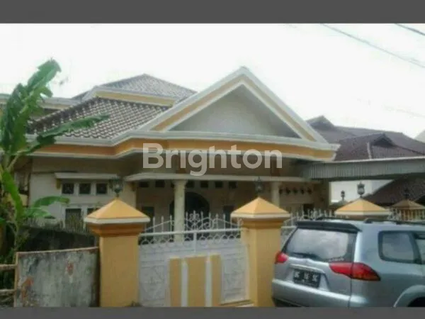 image RUMAH FULL FURNISHED LOKASI TENGAH KOTA PUSAT BISNIS DEKAT 2 MALL. (1)
