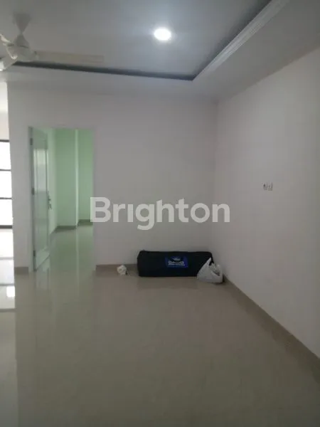 image RUMAH CANTIK 4 LANTAI SEMI FURNISH DI TELUK GONG JAKARTA UTARA (4)