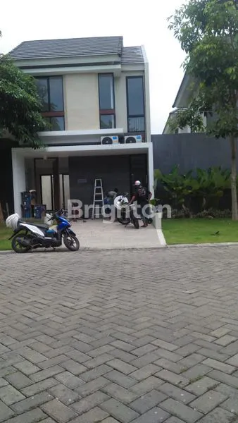 image RUMAH DI NORTHWEST LAKE CITRALAND SURABAYA  (1)