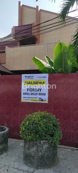 RUMAH HOOK 2 LANTAI, COCOK UNTUK TEMPAT USAHA / KANTOR / RESTO / CAFE