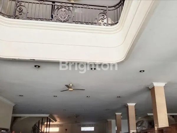 image MAJAPAHIT RUKO 3 LT + ROOFTOP SIAP PAKAI STRATEGIS PINGGIR JALAN RAYA PROVINSI SEMARANG TIMUR (2)