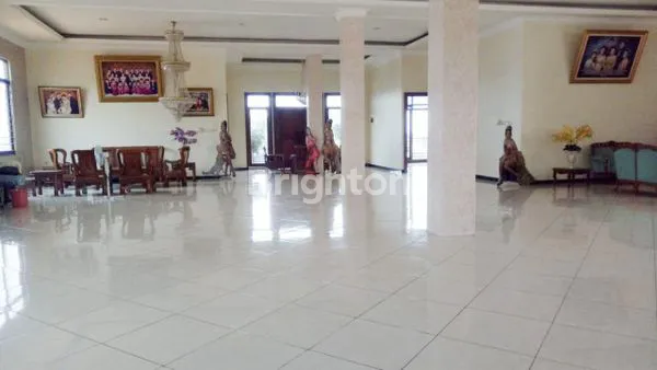 image MAJAPAHIT RUKO 3 LT + ROOFTOP SIAP PAKAI STRATEGIS PINGGIR JALAN RAYA PROVINSI SEMARANG TIMUR (4)