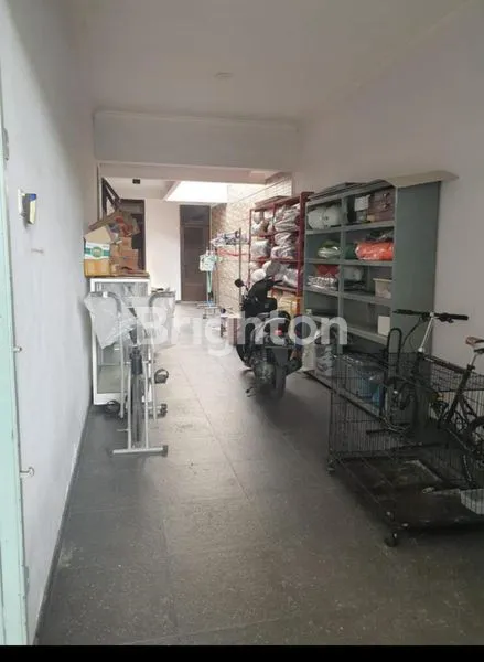 image RUMAH YANG ASRI SIAP HUNI SANGAT COCOK UNTUK KELUARGA DI KUTISARI INDAH UTARA DEKAT DENGAN UNIV PETRA (3)