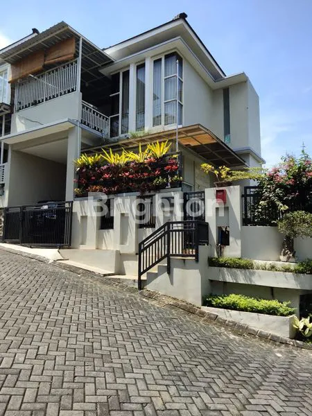 image RUMAH HOOK CANTIK MINIMALIS DALAM CLUSTER DI SAXOPONE MALANG (1)