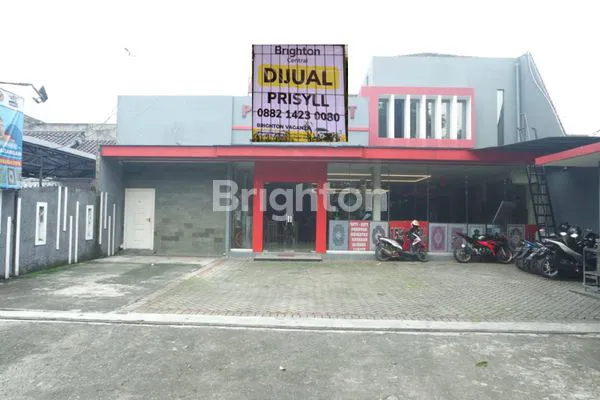 TEMPAT USAHA LOKASI PINGGIR JALAN