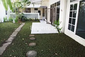 image RUMAH 1 LT DI JL DARMO PERMAI SELATAN SURABAYA (4)