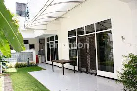 image RUMAH 1 LT DI JL DARMO PERMAI SELATAN SURABAYA (2)