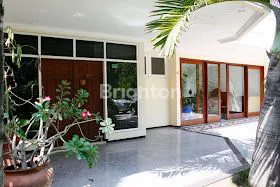 image RUMAH 1 LT DI JL DARMO PERMAI SELATAN SURABAYA (3)