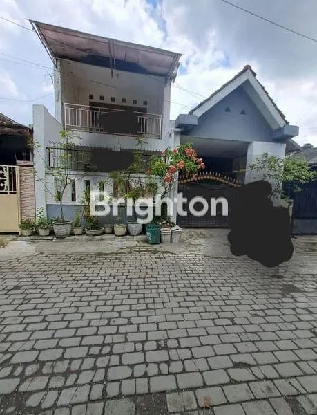 RUMAH DI PERUMAHAN MOJOSONGO