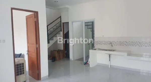 image RUMAH KEBAYORAN LAMA, BANGUNAN 2 LANTAI (4)