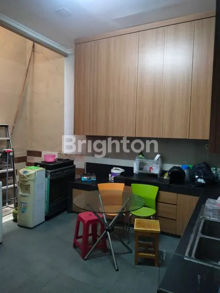 image RUMAH 4 LANTAI DI KOMPLEK KELAPA NIAS KELAPA GADING JAKARTA UTARA (7)