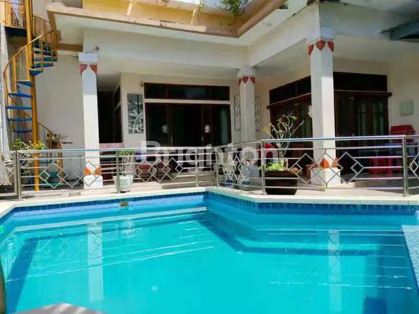 image VILLA DENGAN POOL HALAMAN LUAS DI RENON (3)