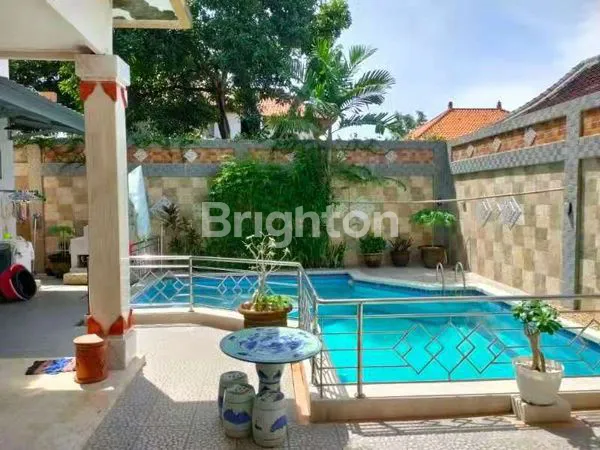 image VILLA DENGAN POOL HALAMAN LUAS DI RENON (2)