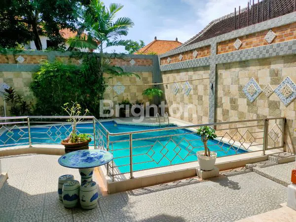 image VILLA DENGAN POOL HALAMAN LUAS DI RENON (5)