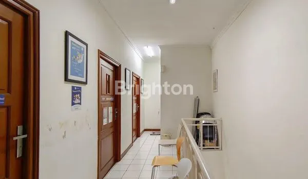 image RUKO LETAK STRATEGIS BSD 2 LANTAI, 9 AC, MEJA & LEMARI RESEPSIONIS (1)