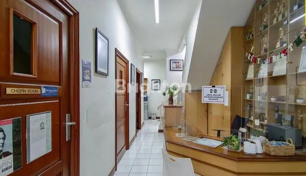 image RUKO LETAK STRATEGIS BSD 2 LANTAI, 9 AC, MEJA & LEMARI RESEPSIONIS (5)