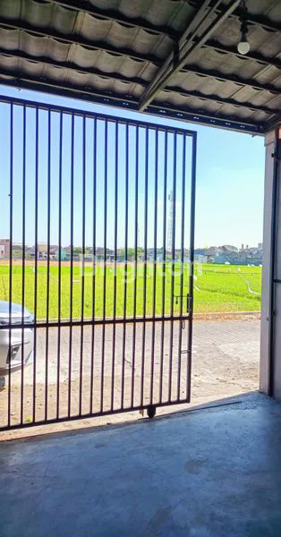 image RUMAH 2 LANTAI 4 KAMAR, DEKAT TOL & UMS (2)