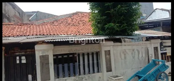 RUMAH HITUNG TANAH DEPAN JALAN 3 ROW DIKAMPUNG AMBON