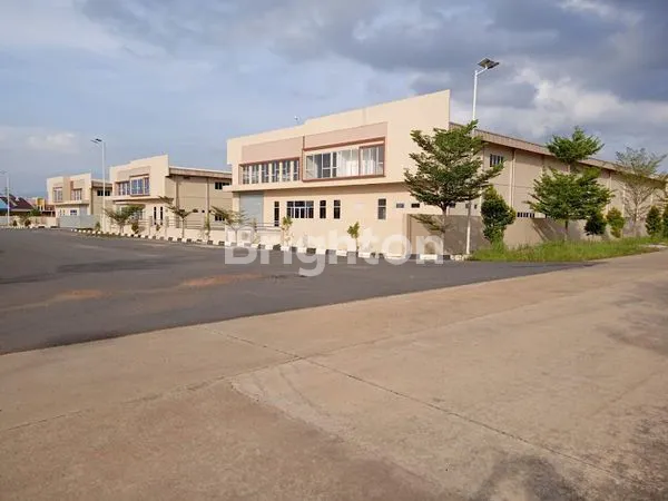 dekat tempat industri dekat pusat mall