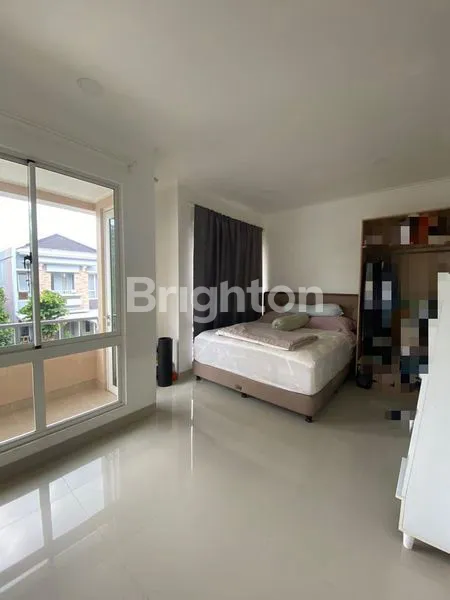 image HEMAT 300 JUTATURUN 3.8 JADI 3.5 RUMAH 3 LANTAI SIAP HUNI CLUSTER EDISON SCIENTIA SUMMARECON SERPONG (5)