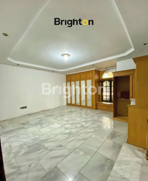 image RUMAH MEWAH KAWASAN TEBET HANYA 5 MENIT KE KOTA KASABLANKA (2)