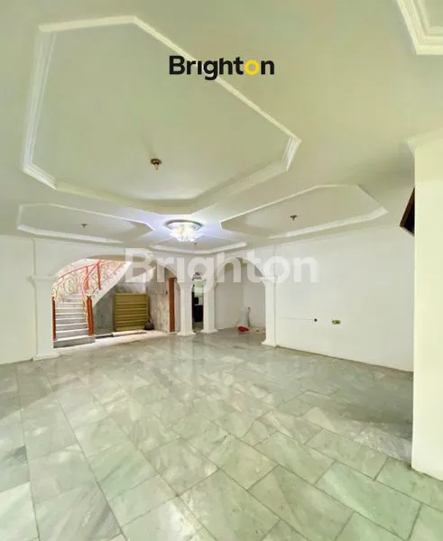 image RUMAH MEWAH KAWASAN TEBET HANYA 5 MENIT KE KOTA KASABLANKA (4)