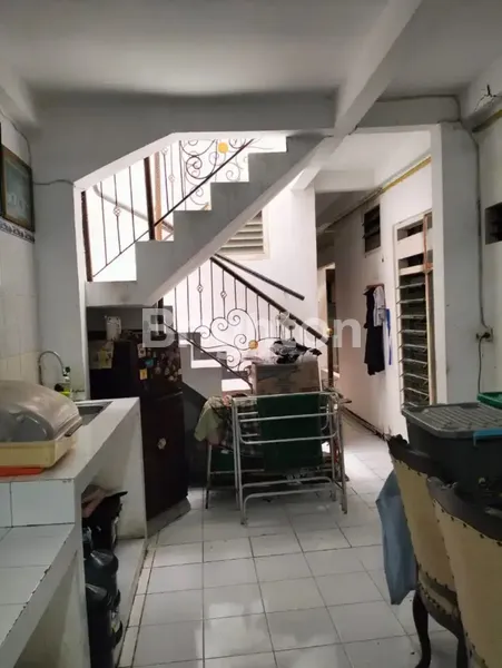 image RUMAH KOS MINIMALIS 2 LANTAI DI TENGGILIS MEJOYO (3)